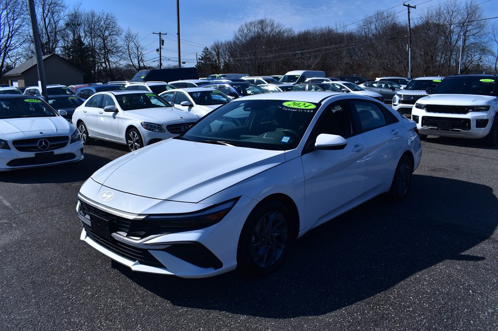 2024 Hyundai Elantra Image 1