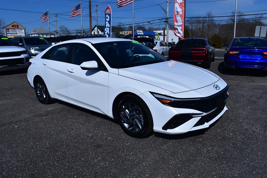 2024 Hyundai Elantra Image 4