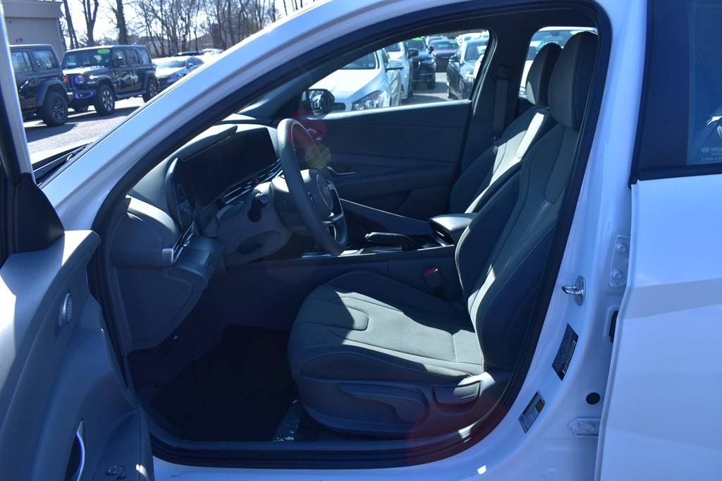2024 Hyundai Elantra Image 9