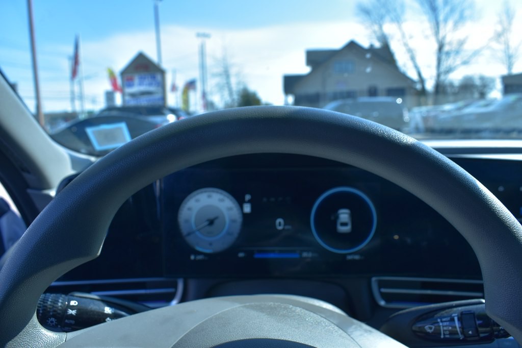 2024 Hyundai Elantra Image 12