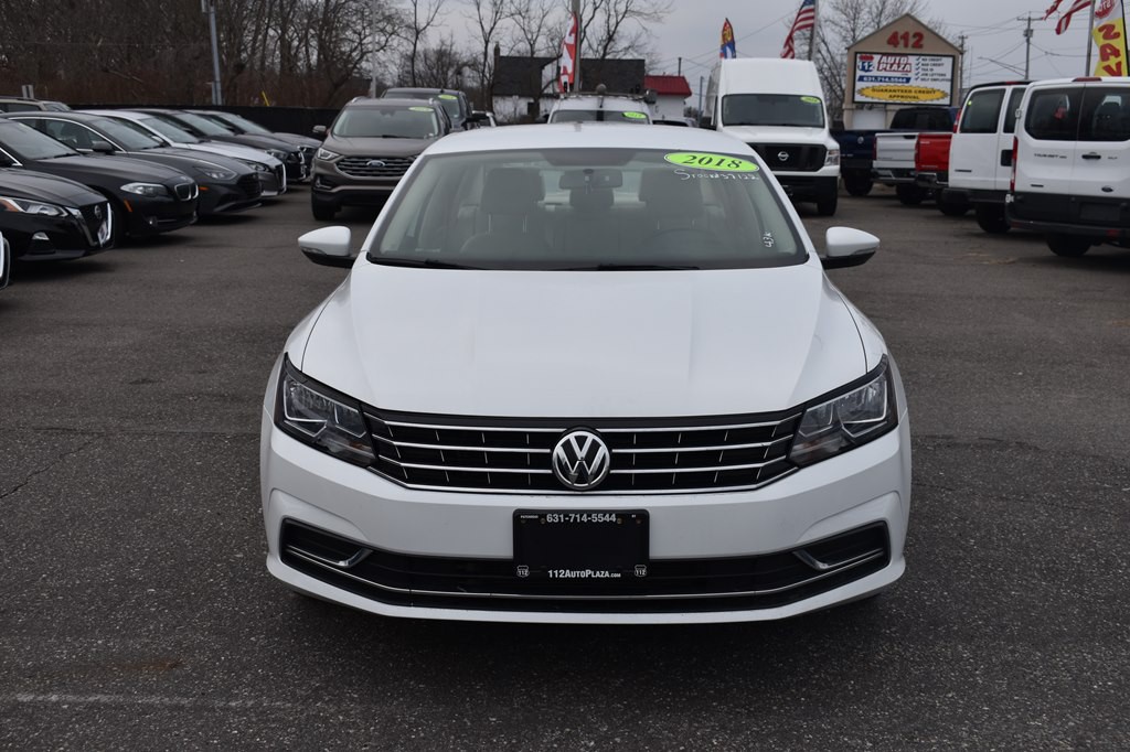 2018 Volkswagen Passat Image 1