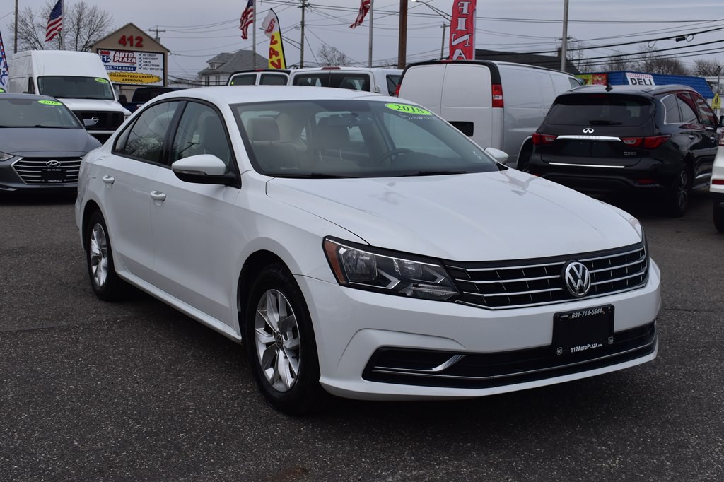 2018 Volkswagen Passat Image 2