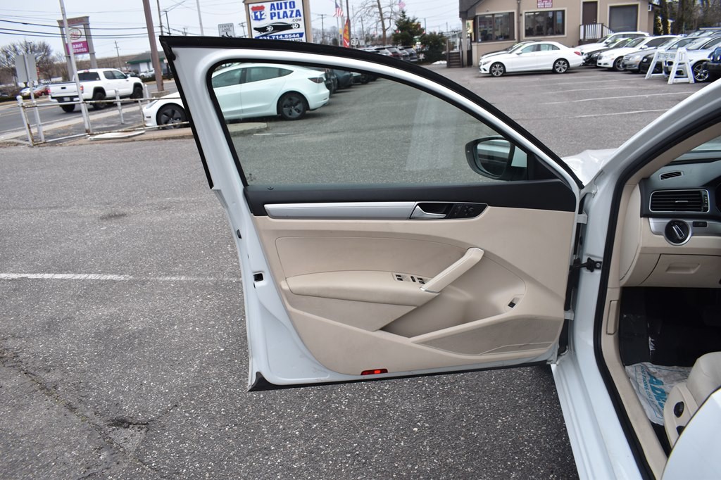 2018 Volkswagen Passat Image 8