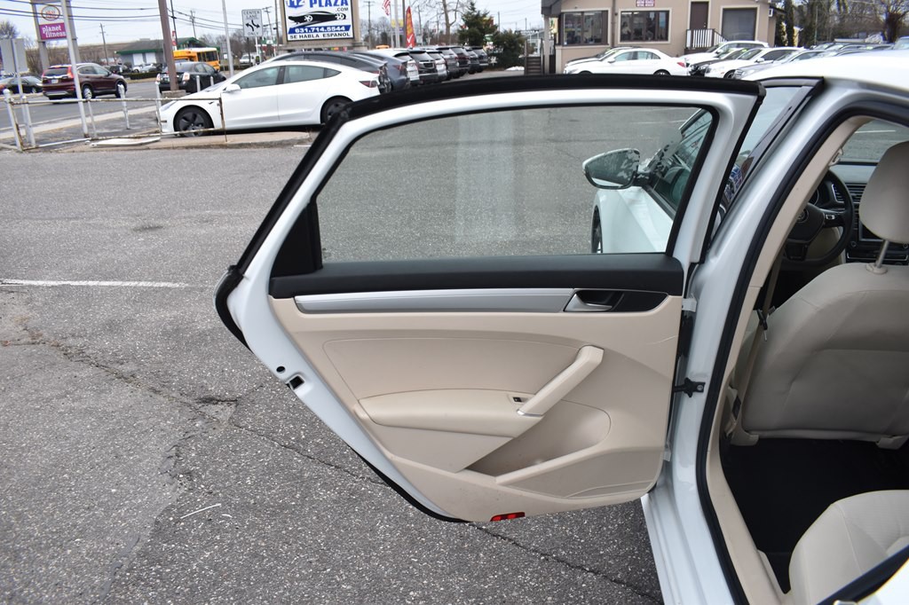 2018 Volkswagen Passat Image 9