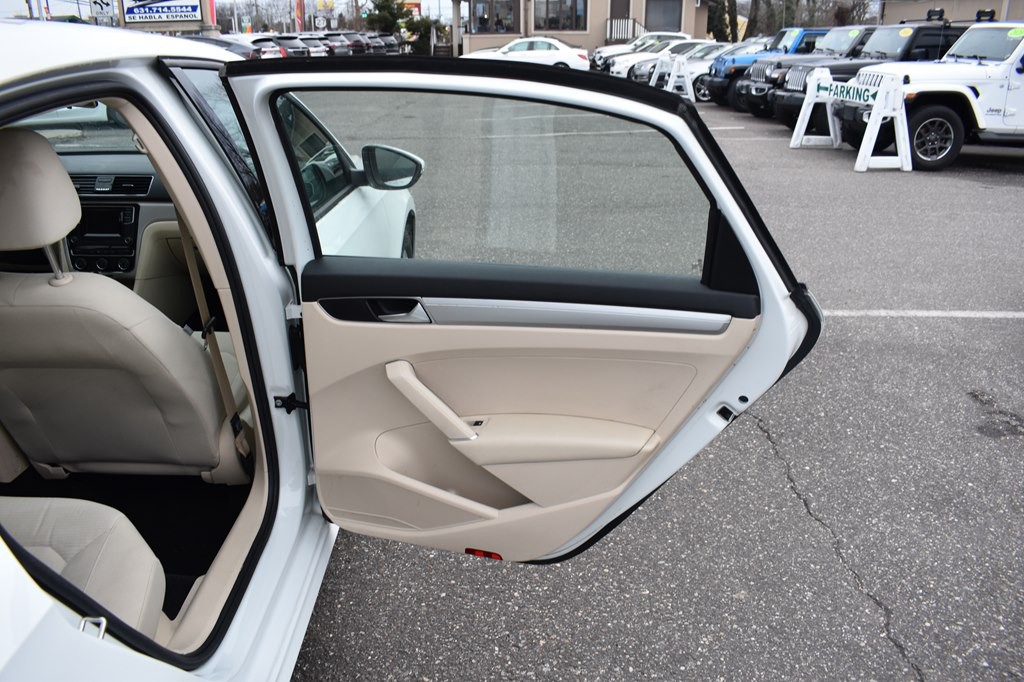 2018 Volkswagen Passat Image 10