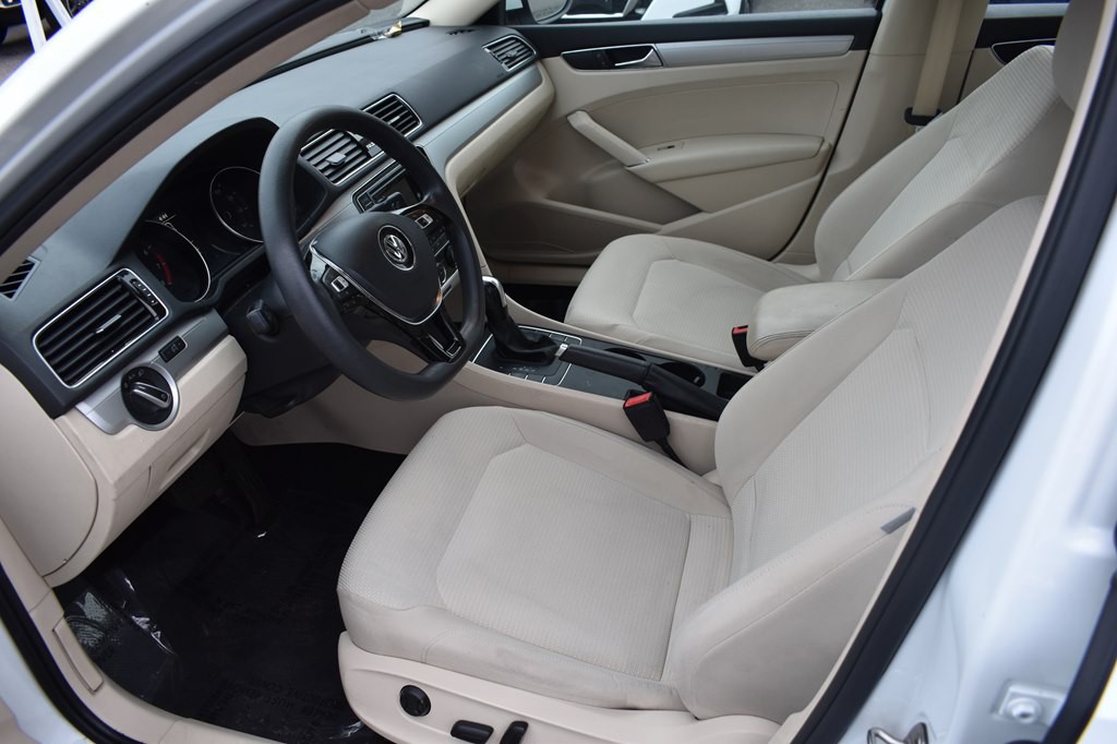 2018 Volkswagen Passat Image 12