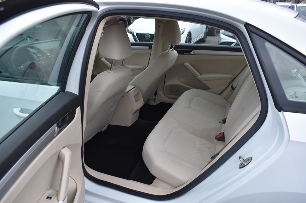 2018 Volkswagen Passat Image 13