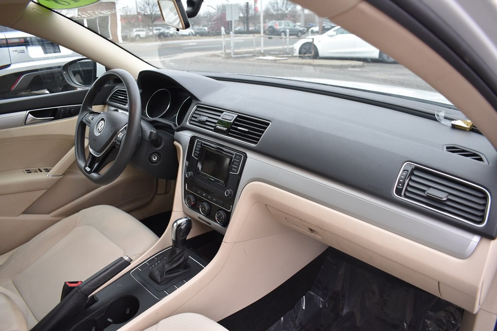 2018 Volkswagen Passat Image 14