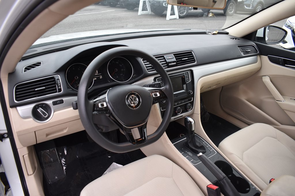 2018 Volkswagen Passat Image 15