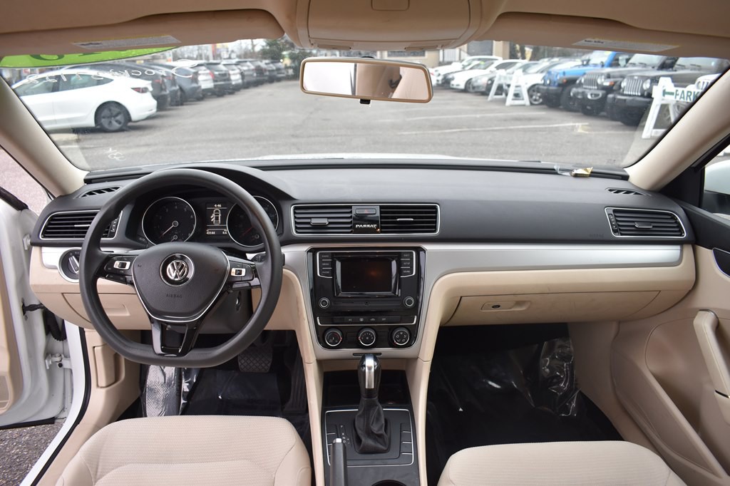 2018 Volkswagen Passat Image 16