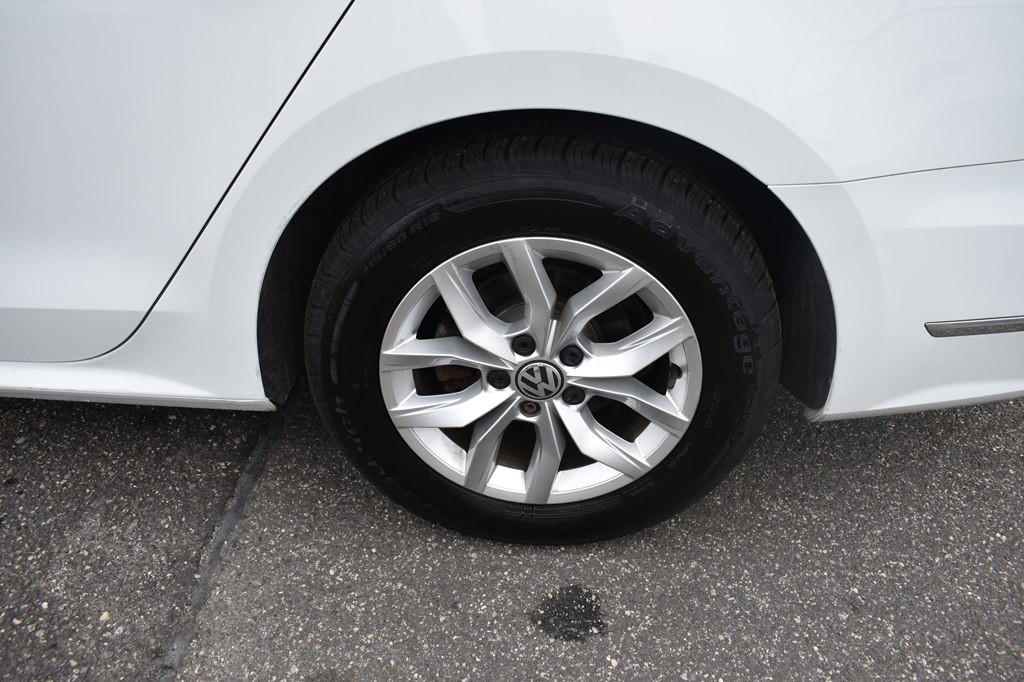 2018 Volkswagen Passat Image 20