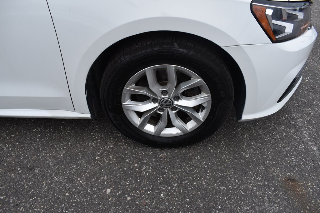 2018 Volkswagen Passat Image 22