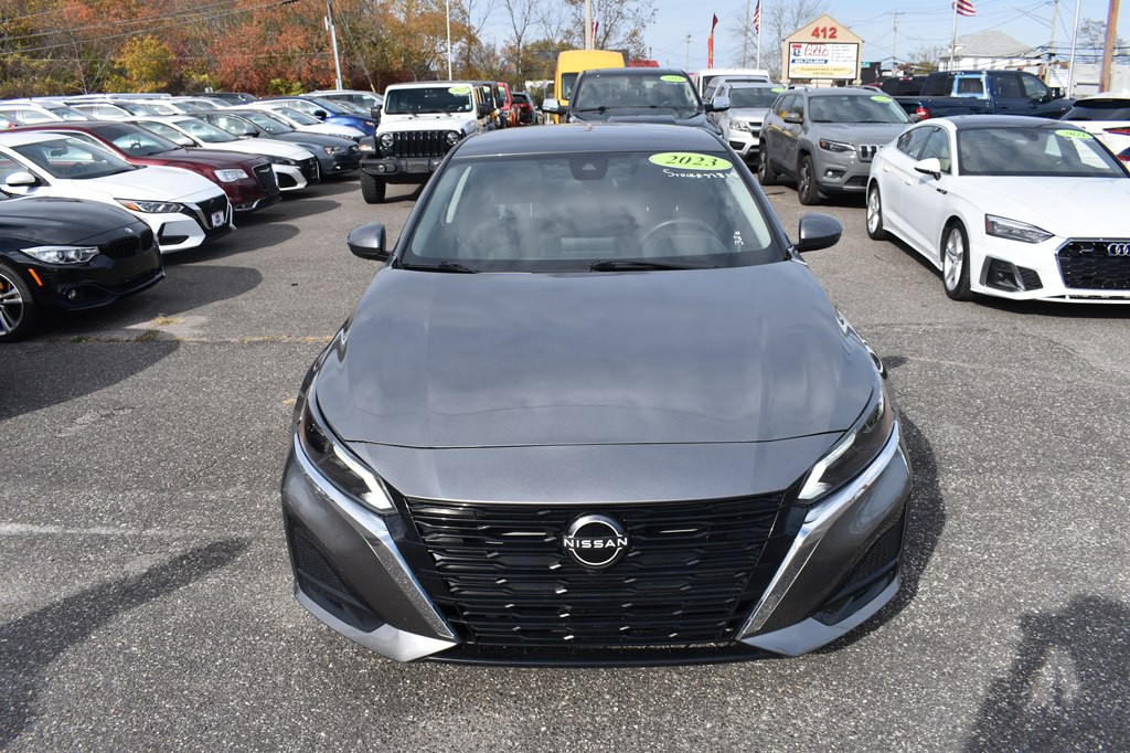 2023 Nissan Altima Image 2