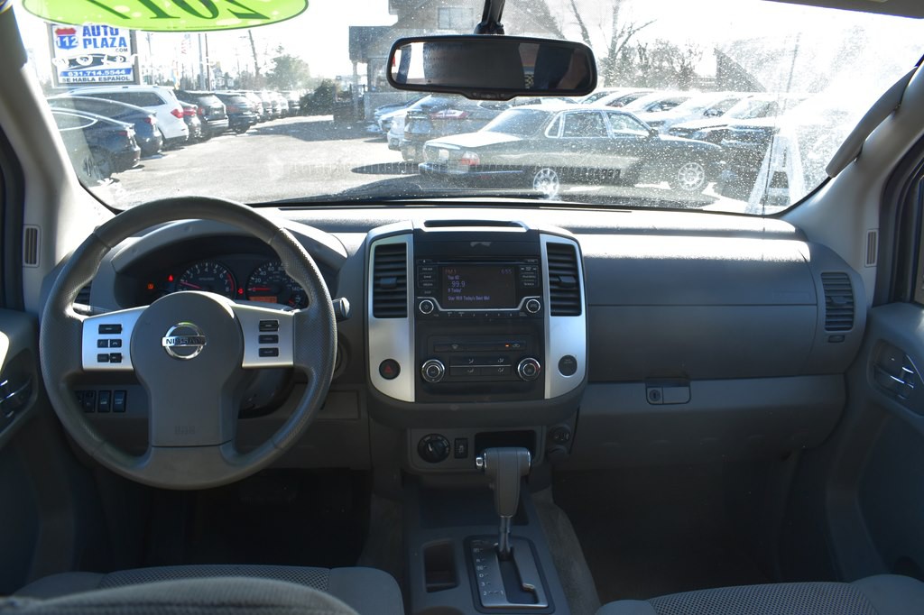 2017 Nissan Frontier Image 17