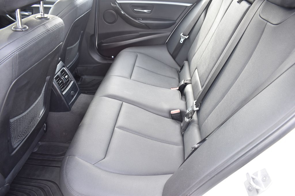 2018 BMW 3 Series Image 18