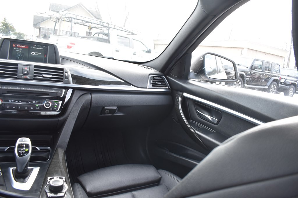 2018 BMW 3 Series Image 23