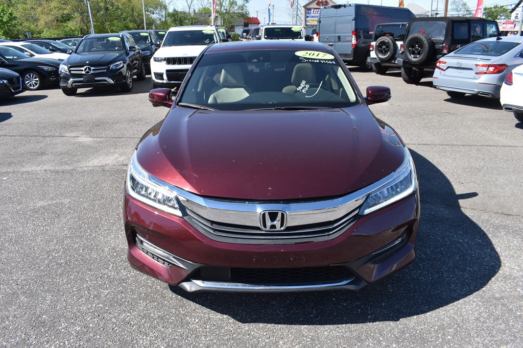 2017 Honda Accord Image 2