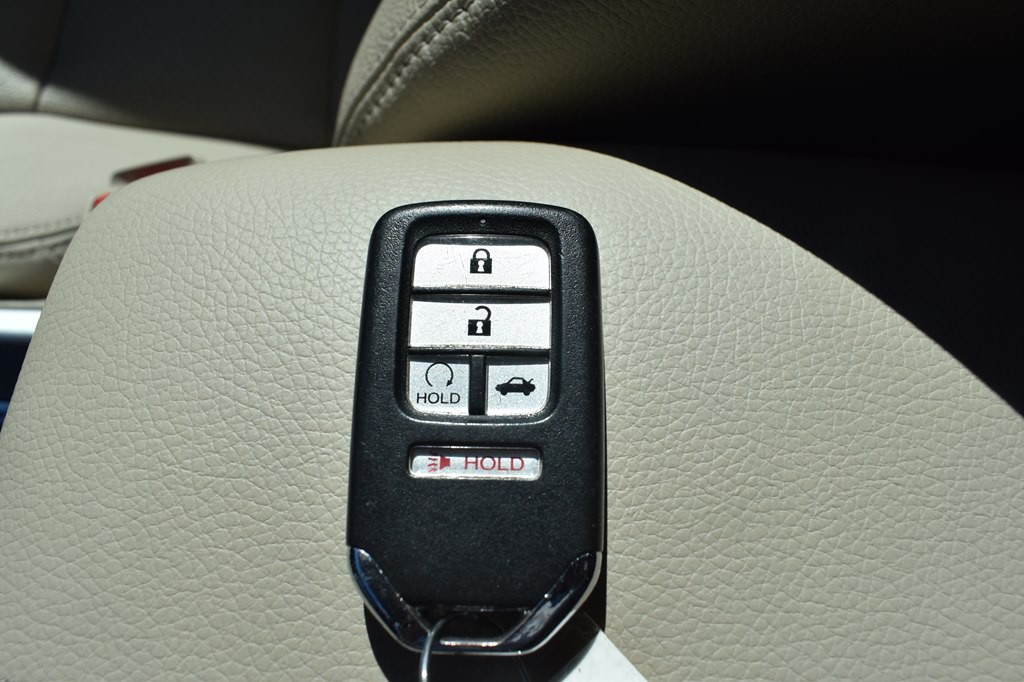 2017 Honda Accord Image 19