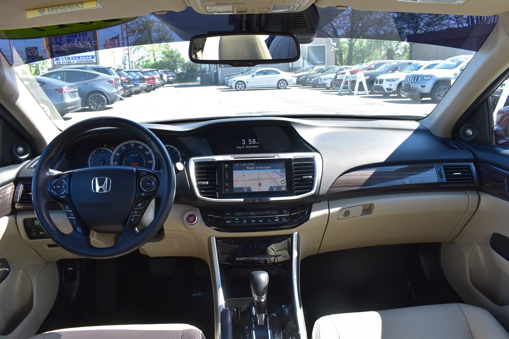 2017 Honda Accord Image 24