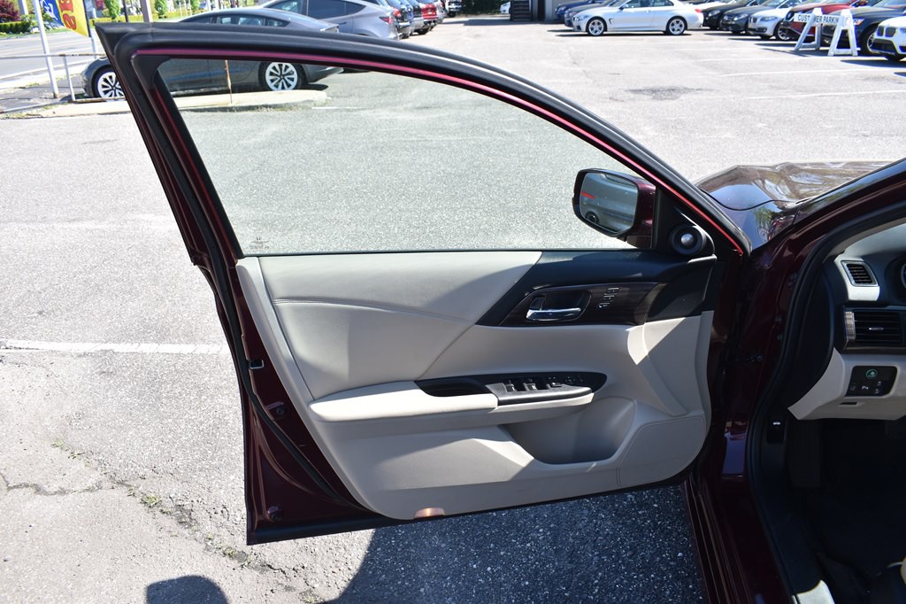 2017 Honda Accord Image 27
