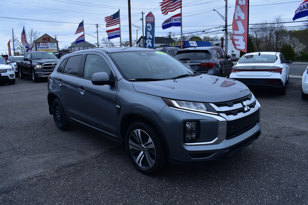 2024 Mitsubishi Outlander Image 2