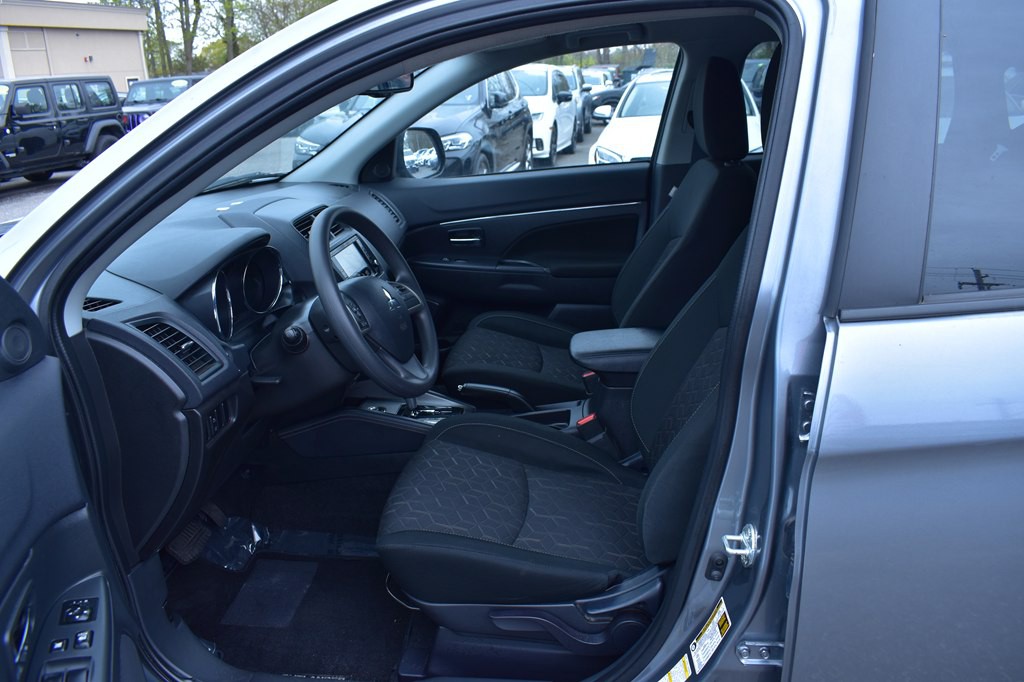 2024 Mitsubishi Outlander Image 6