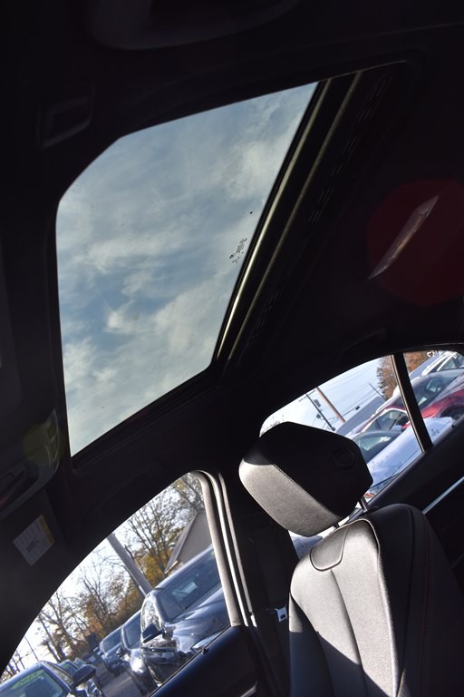 2018 BMW 3 Series Image 12