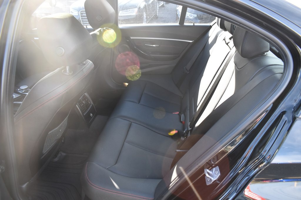 2018 BMW 3 Series Image 19