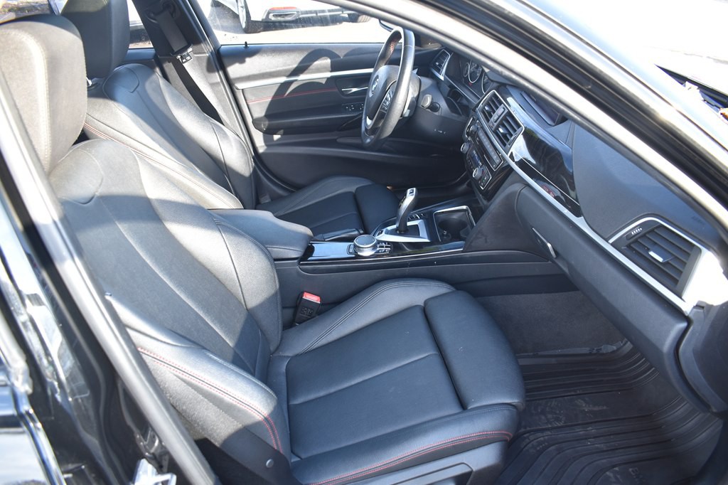 2018 BMW 3 Series Image 21