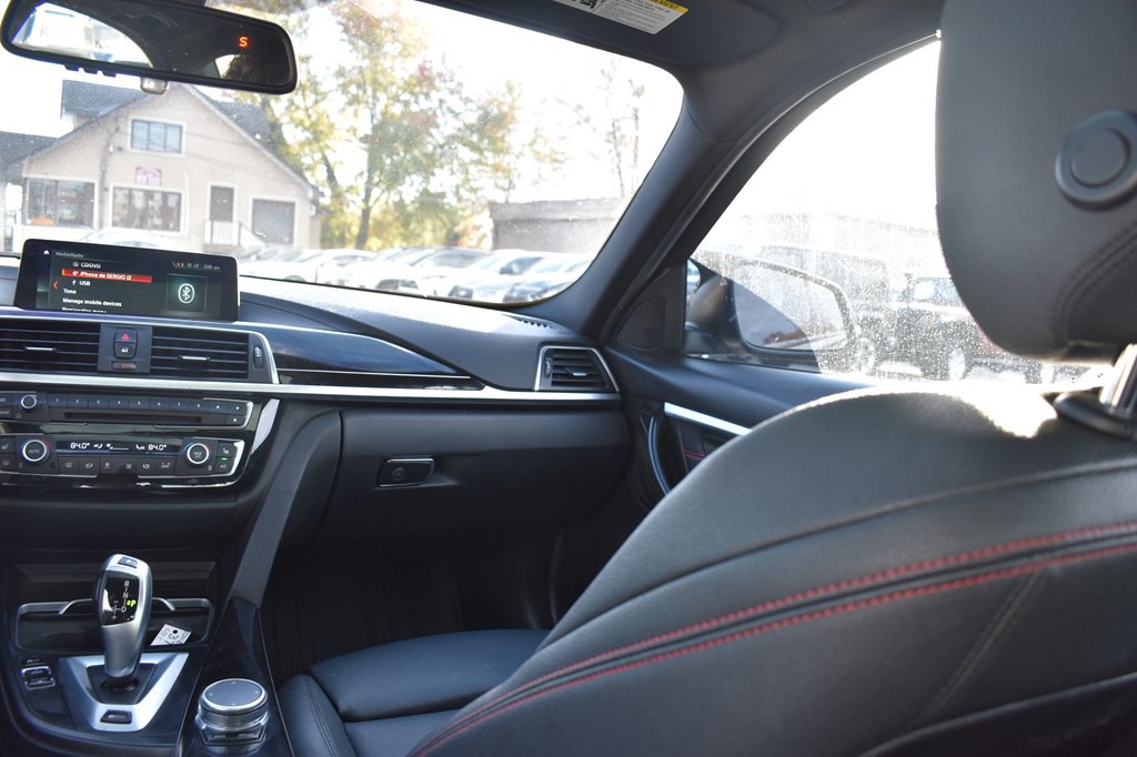 2018 BMW 3 Series Image 24