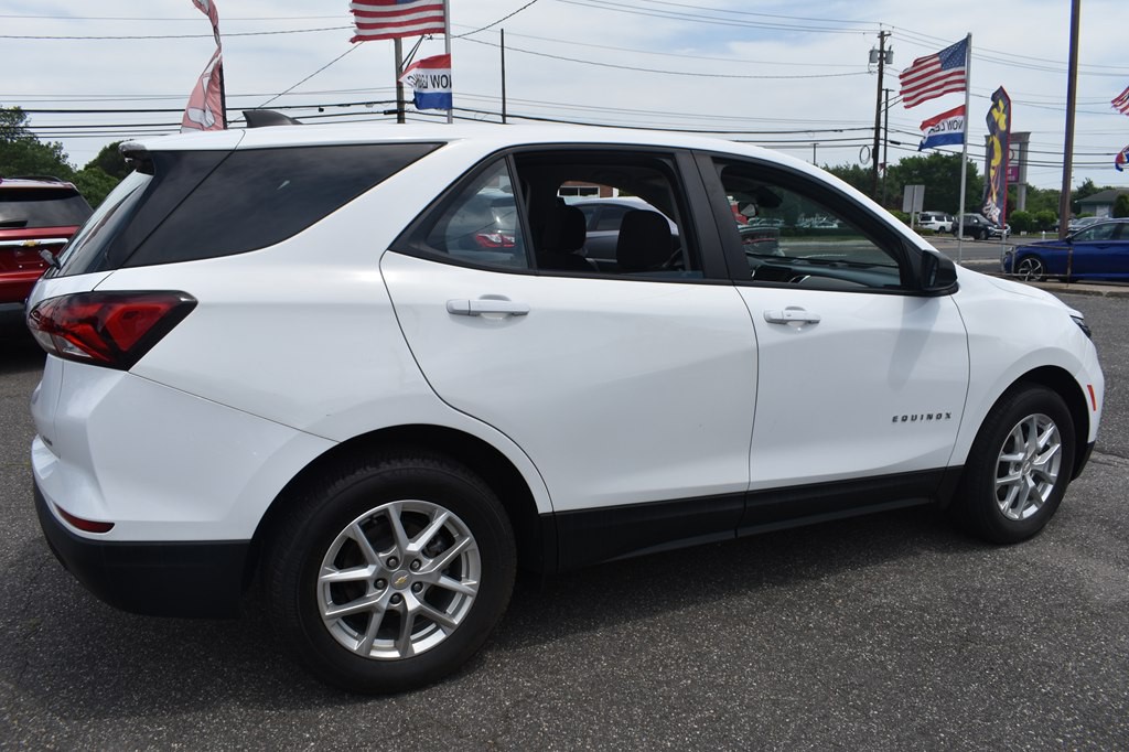 2022 Chevrolet Equinox Image 2