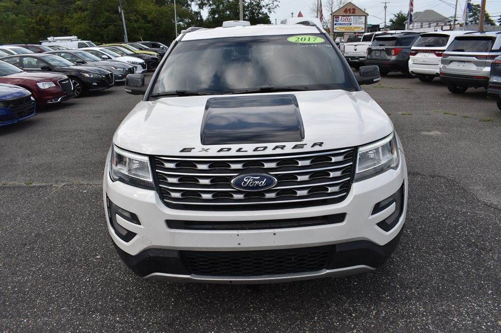 2017 Ford Explorer Image 2