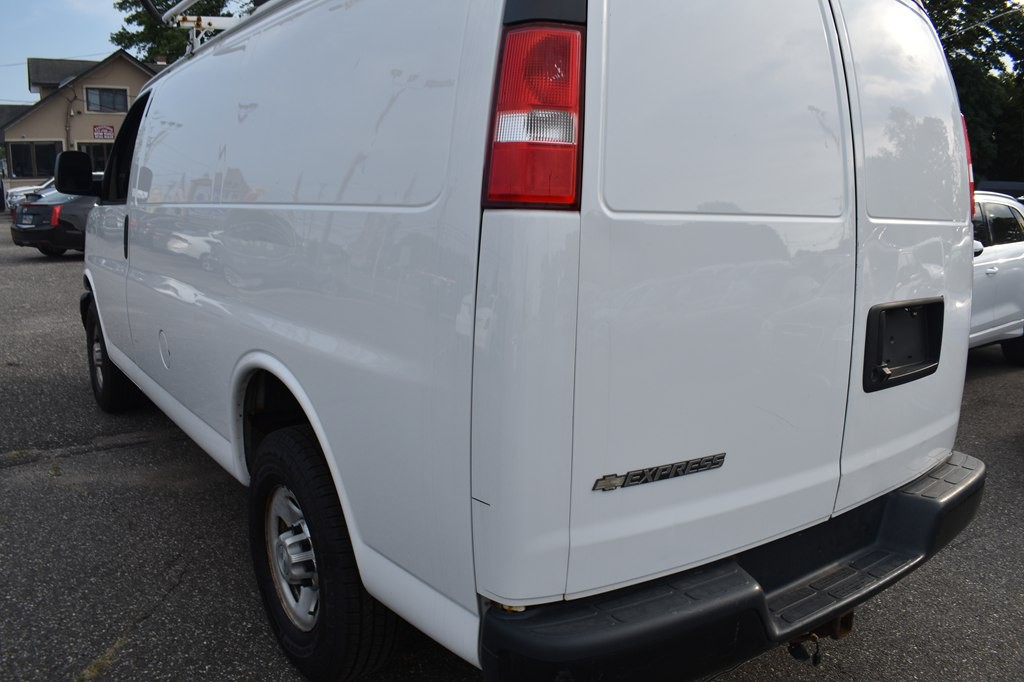 2020 Chevrolet Express Image 5