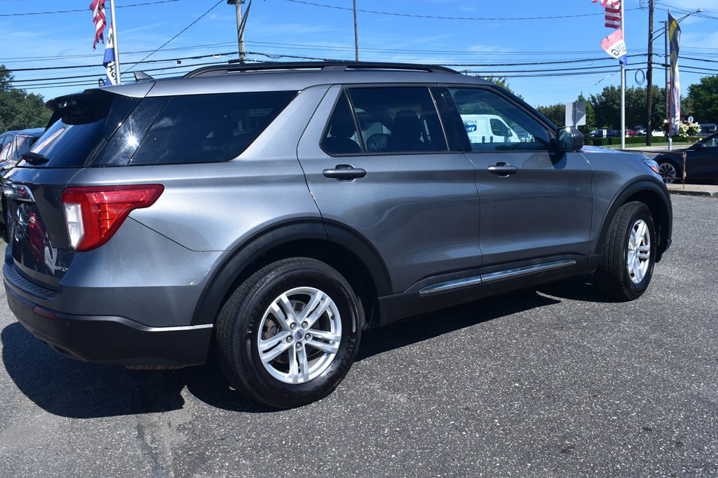 2022 Ford Explorer Image 2
