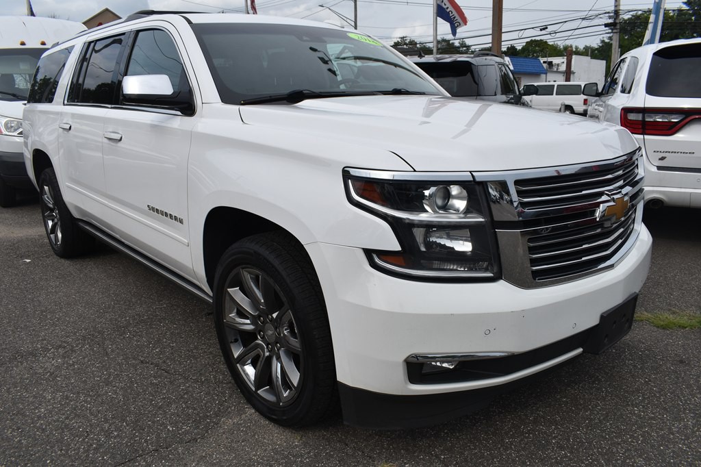 2018 Chevrolet Suburban Image 2