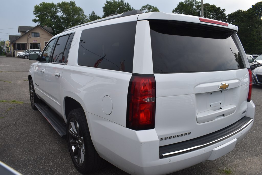 2018 Chevrolet Suburban Image 5