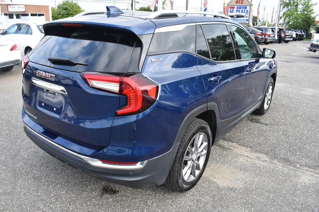2023 GMC Terrain Image 8
