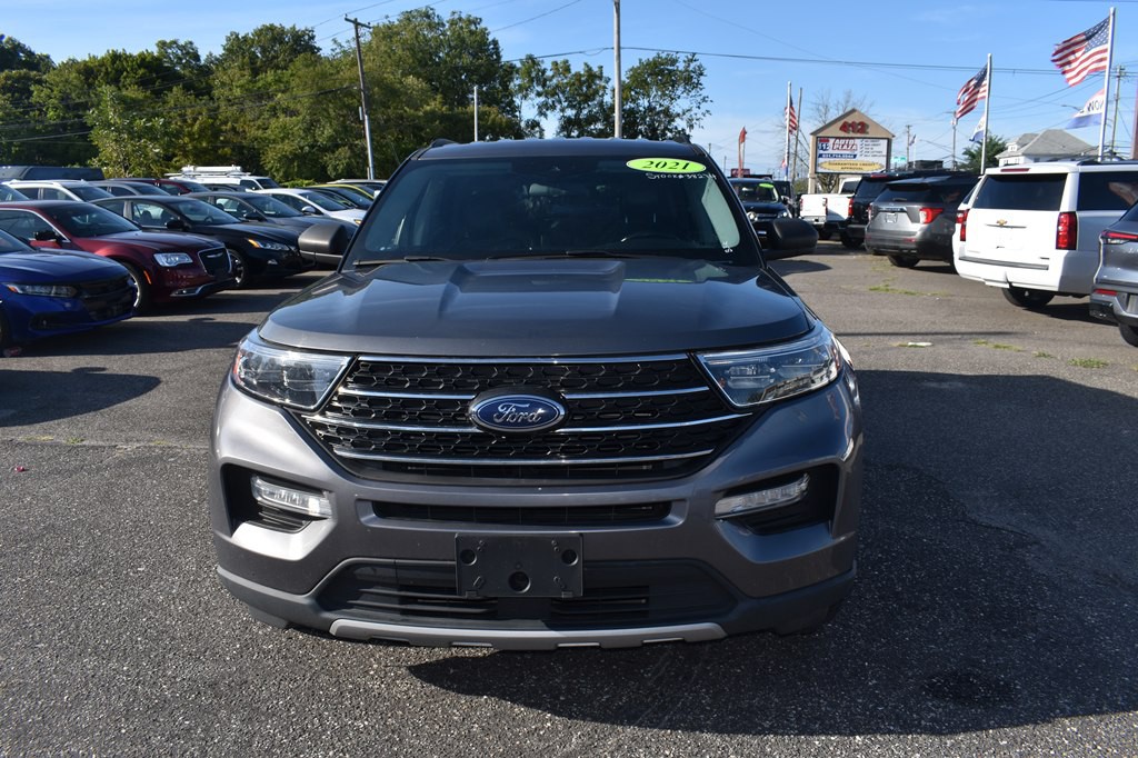 2021 Ford Explorer Image 2