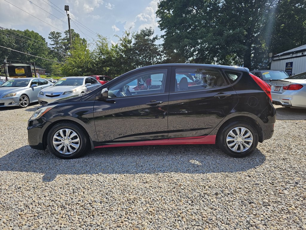 2012 Hyundai Accent Image 2