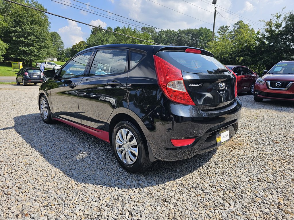 2012 Hyundai Accent Image 3