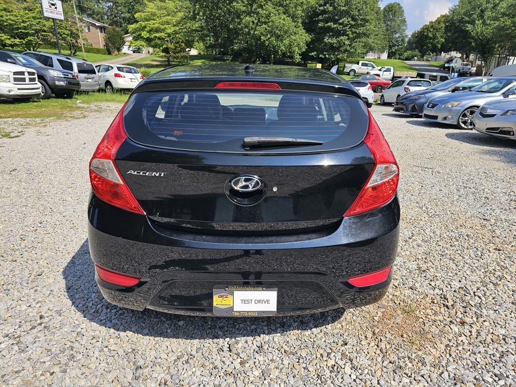 2012 Hyundai Accent Image 9