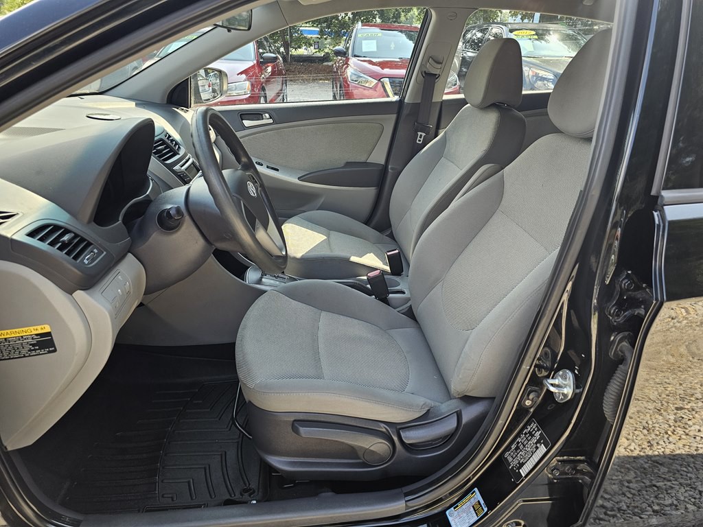 2012 Hyundai Accent Image 11