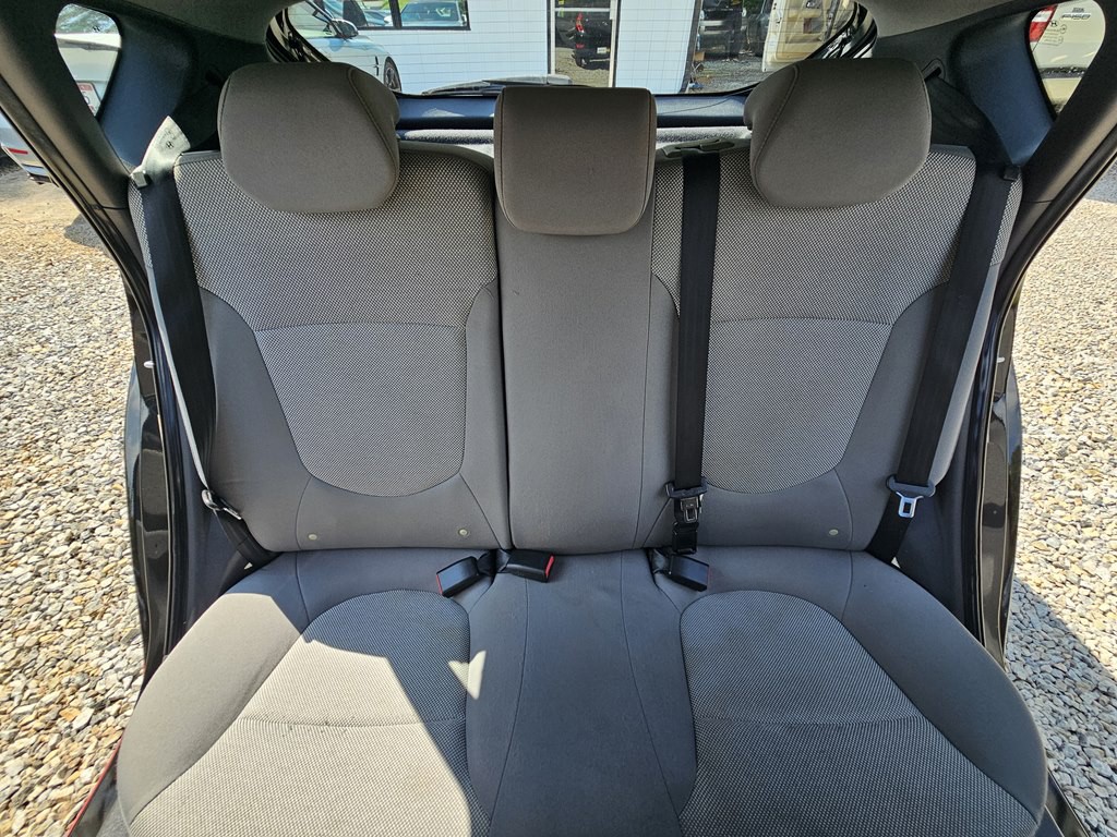 2012 Hyundai Accent Image 20