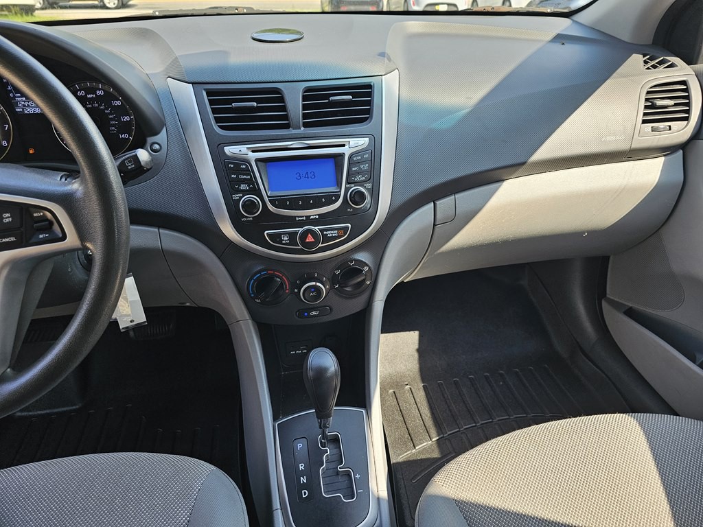 2012 Hyundai Accent Image 22
