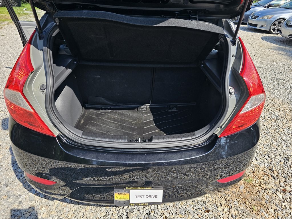 2012 Hyundai Accent Image 24