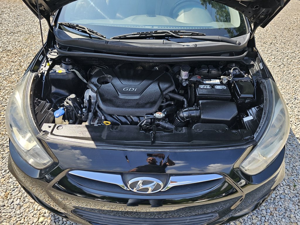 2012 Hyundai Accent Image 27