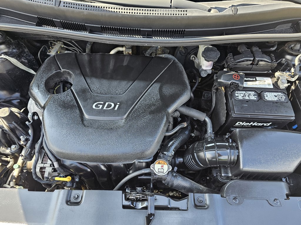 2012 Hyundai Accent Image 28