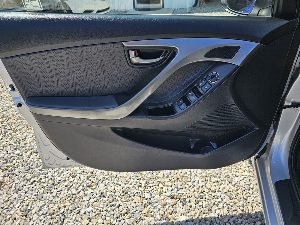 2012 Hyundai Elantra Image 12
