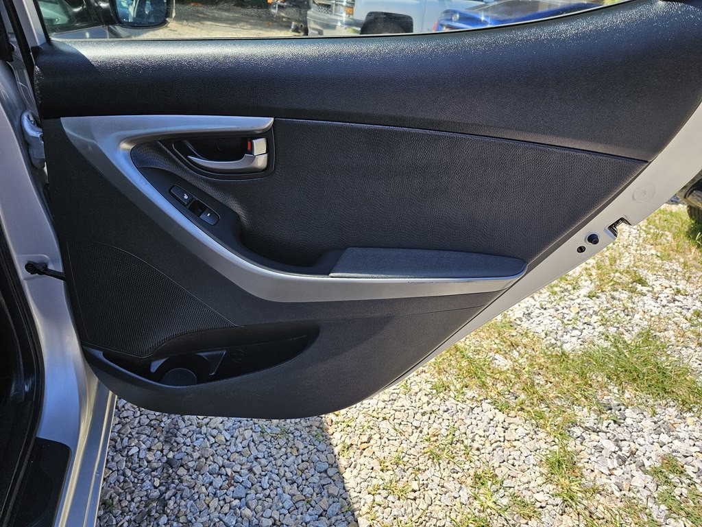 2012 Hyundai Elantra Image 16