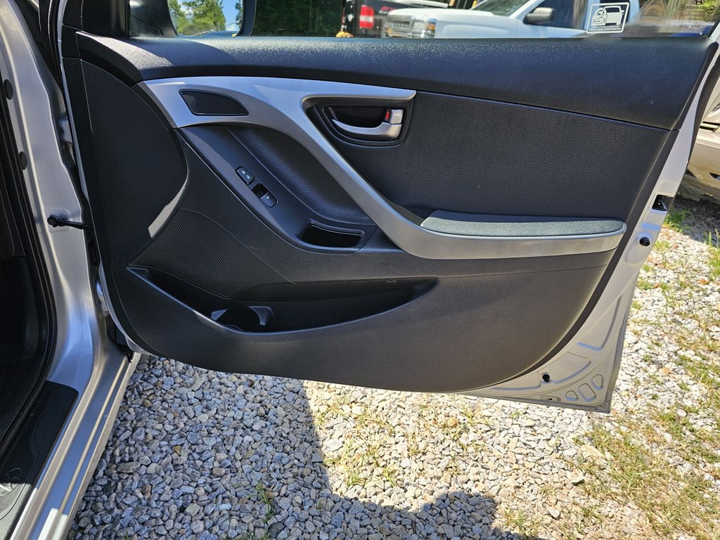 2012 Hyundai Elantra Image 18